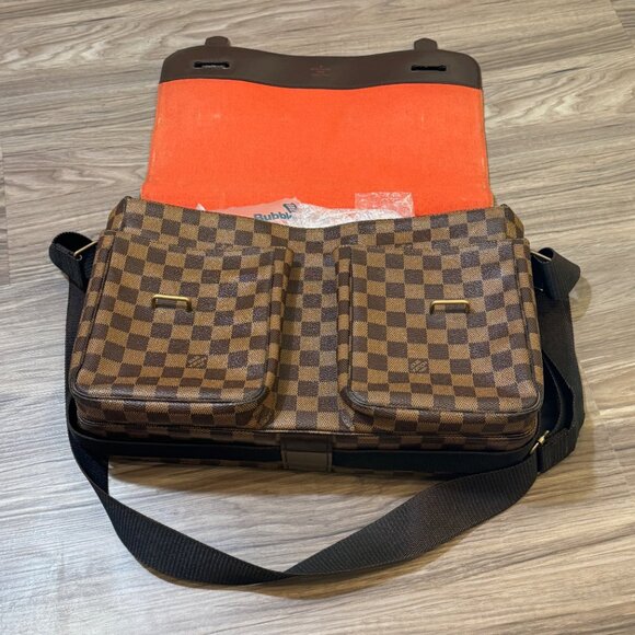 Louis Vuitton Brown and Red Messenger Bag with Iconic Design - Picture 6 of 14